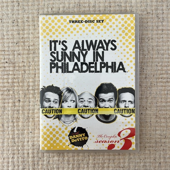 It's Always Sunny in Philadelphia Season 1, 2, and 3 DVDs - Picture 6 of 9